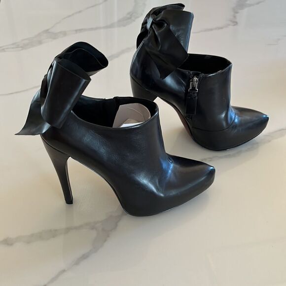 Vera Wang Black Leather Booties with Bow - Picture 2 of 5